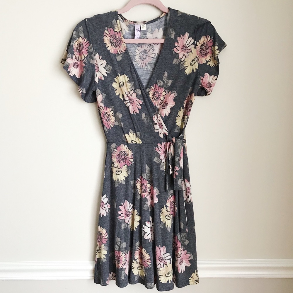 NWOT Francesca’s Floral Print Dress